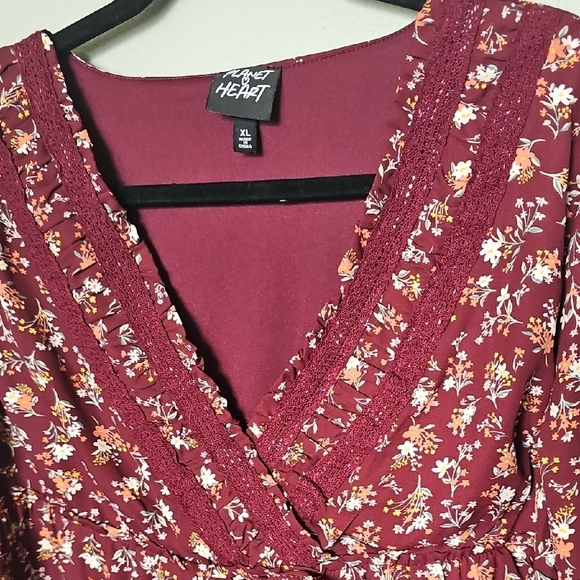 Planet Heart Romantic Date Night Floral Burgundy Peasant Top Medium - Picture 3 of 10
